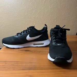 Nike Air Max Tavas Women’s 8
